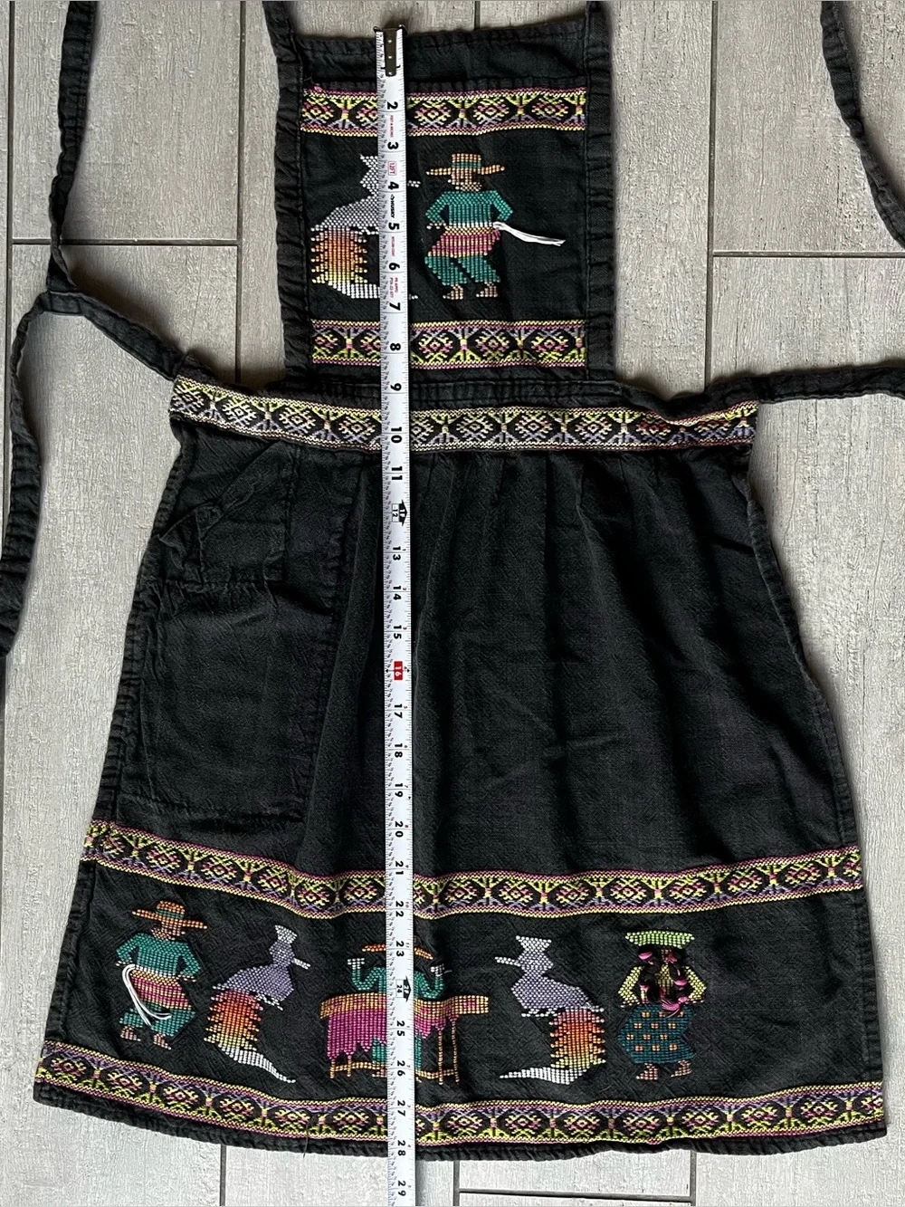 Vtg 70's‎ South American Dancers Hand Embroidered Apron Black Cotton Tie Back